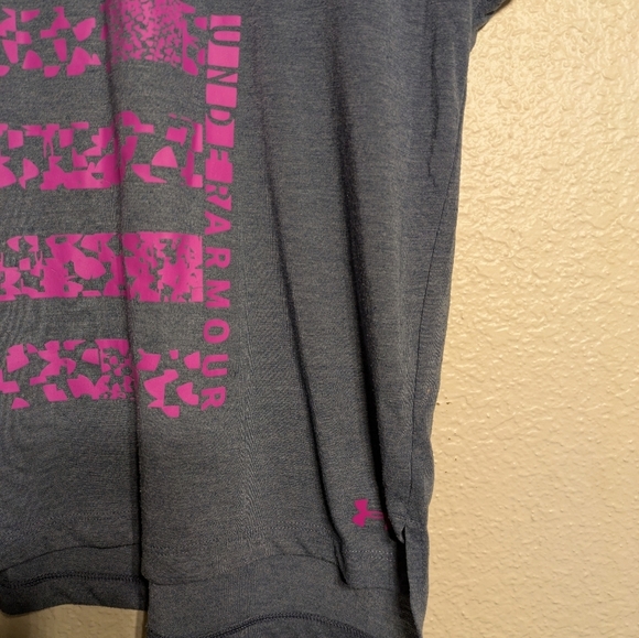 Under Armour Women's Gray and Pink Top Size Sm Gently Used - Picture 3 of 7